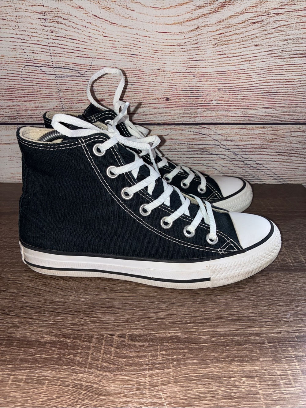 Pre Owned Women’s Classic Black High-Top Sneakers with White Accents Size 7